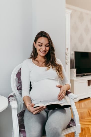 light brown spotting in early pregnancy after bowel movement