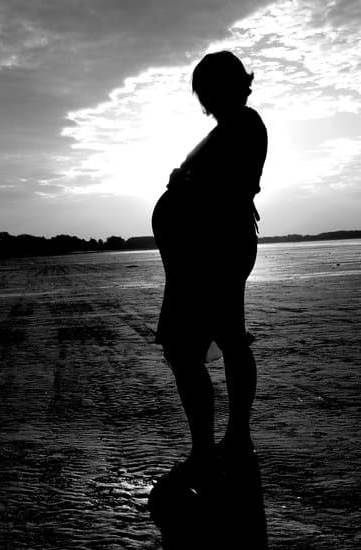 Brown Tissue Discharge During Pregnancy