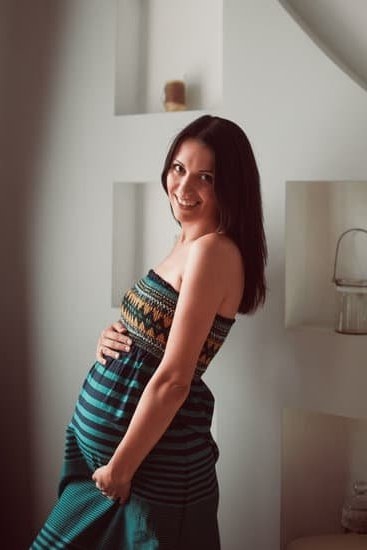 How Early In Pregnancy Does Discharge Change