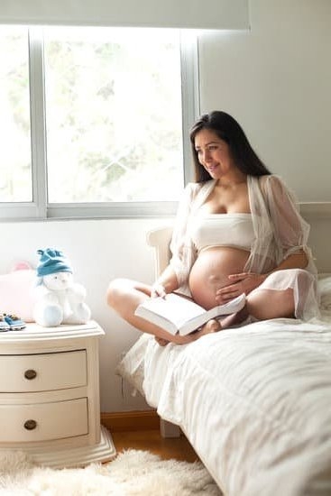 Is Too Much Discharge A Sign Of Pregnancy Is Too Much Discharge A Sign Of Pregnancy