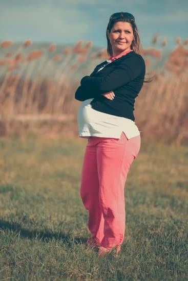 Cramping And Clear Discharge During Early Pregnancy Cramping And Clear Discharge During Early Pregnancy