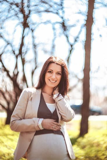 How Much Discharge In Early Pregnancy Is Normal How Much Discharge In Early Pregnancy Is Normal