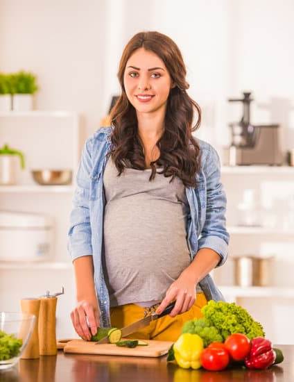 Discover quinoa's pregnancy benefits: assist fetal development, support mother's health, and provide essential nutrients