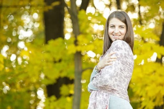 Pregnancy Symptoms Week 2 Pregnancy Symptoms Week 2: Early signs like fatigue, breast tenderness, and mood swings