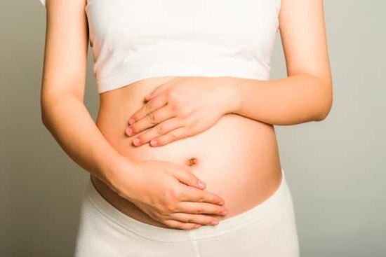 Ultrasound image showing signs of ectopic pregnancy in Fallopian tube