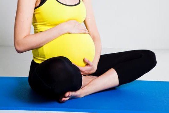 Pregnancy 4 Month Belly Pregnancy 4 Month Belly: Growing baby bump at 16 weeks, showing pregnancy progression