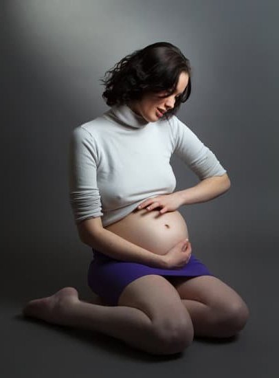 illustration of changes in nipple size and color during pregnancy
