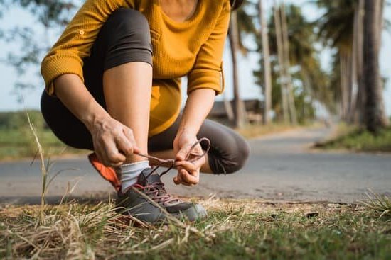 What Is the Quickening in Pregnancy The quickening in pregnancy, also known as fetal movement, begins between 16-25 weeks gestation