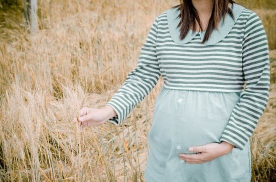 Induction Pregnancy Monitoring fetal movements and preparing for labor induction