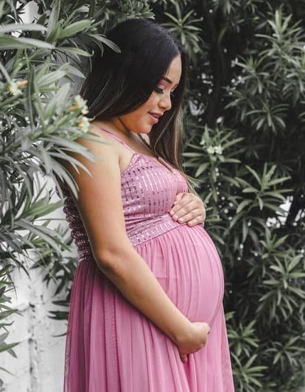 Unexplained weight gain and irregular periods are common cryptic pregnancy symptoms