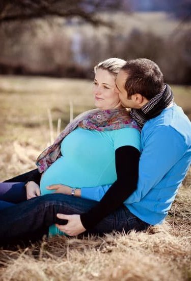 How Much Weight Should You Gain Pregnancy Guidelines on how much weight to gain during pregnancy for optimal health and baby development