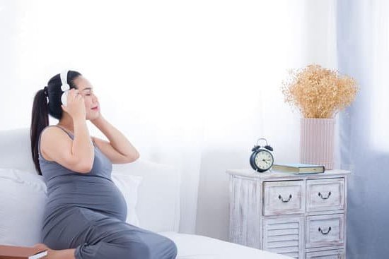 when does a pregnancy test show positive