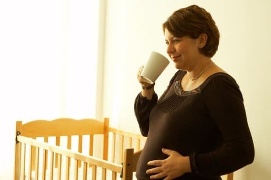 How to Stop Vomiting in Pregnancy Home Remedies Relief from morning sickness during pregnancy with natural remedies like ginger tea and acupressure bands