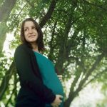 What Causes Heartburn in Pregnancy Common causes of heartburn in pregnancy include hormonal changes and pressure on the stomach