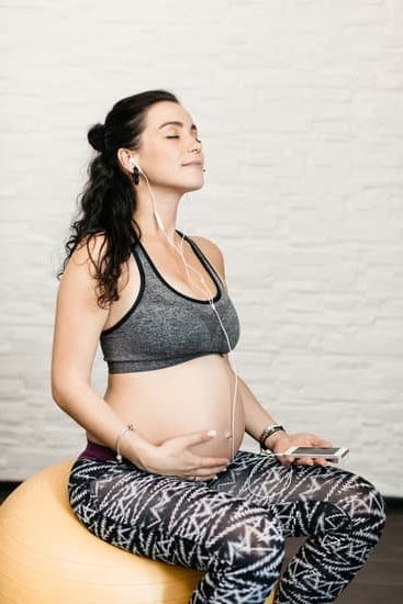 What Are the Early Signs of Cryptic Pregnancy missed period, negative tests, irregular bleeding, and fetal movements