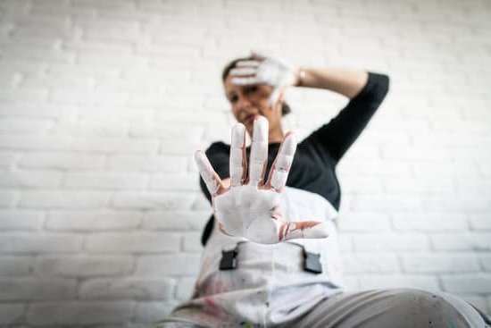 What Not to Do in Your Third Trimester of Pregnancy Avoid heavy lifting and strenuous exercise in your third trimester of pregnancy